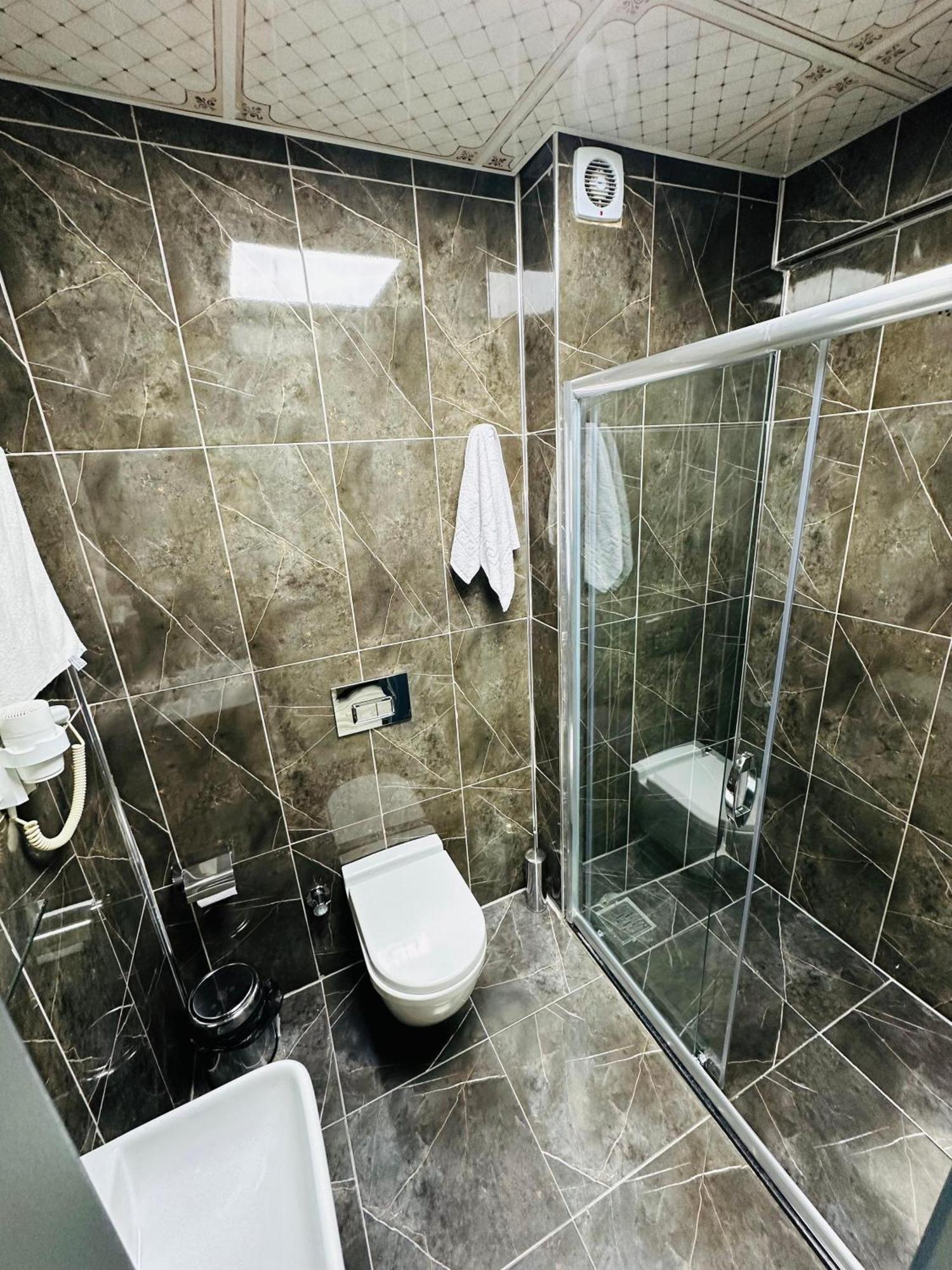 Taksim La Serena Hotels Istanbul Bagian luar foto