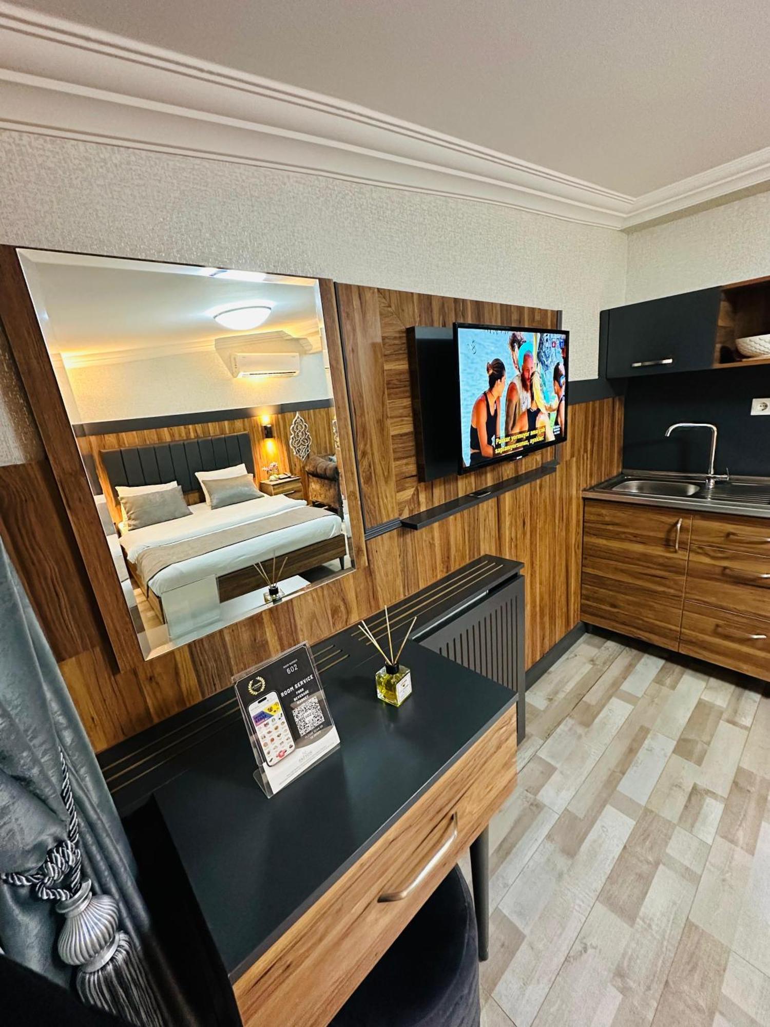 Taksim La Serena Hotels Istanbul Bagian luar foto