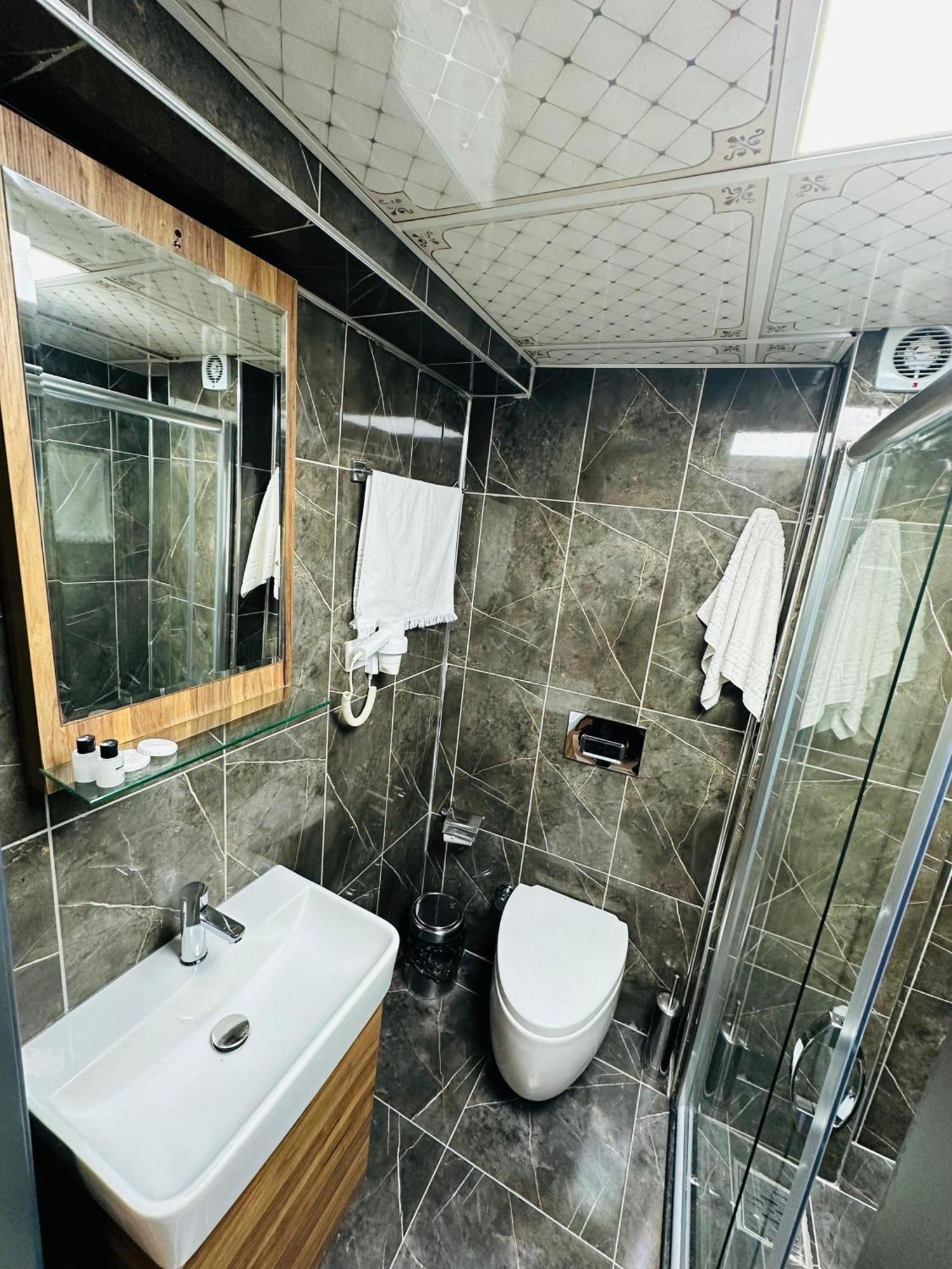 Taksim La Serena Hotels Istanbul Bagian luar foto