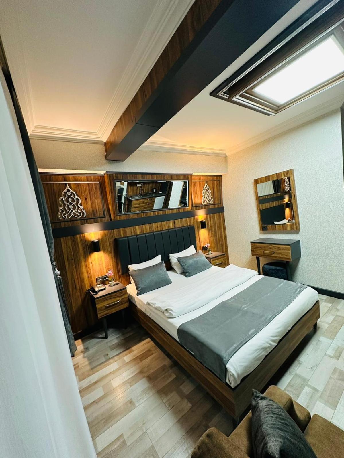 Taksim La Serena Hotels Istanbul Bagian luar foto