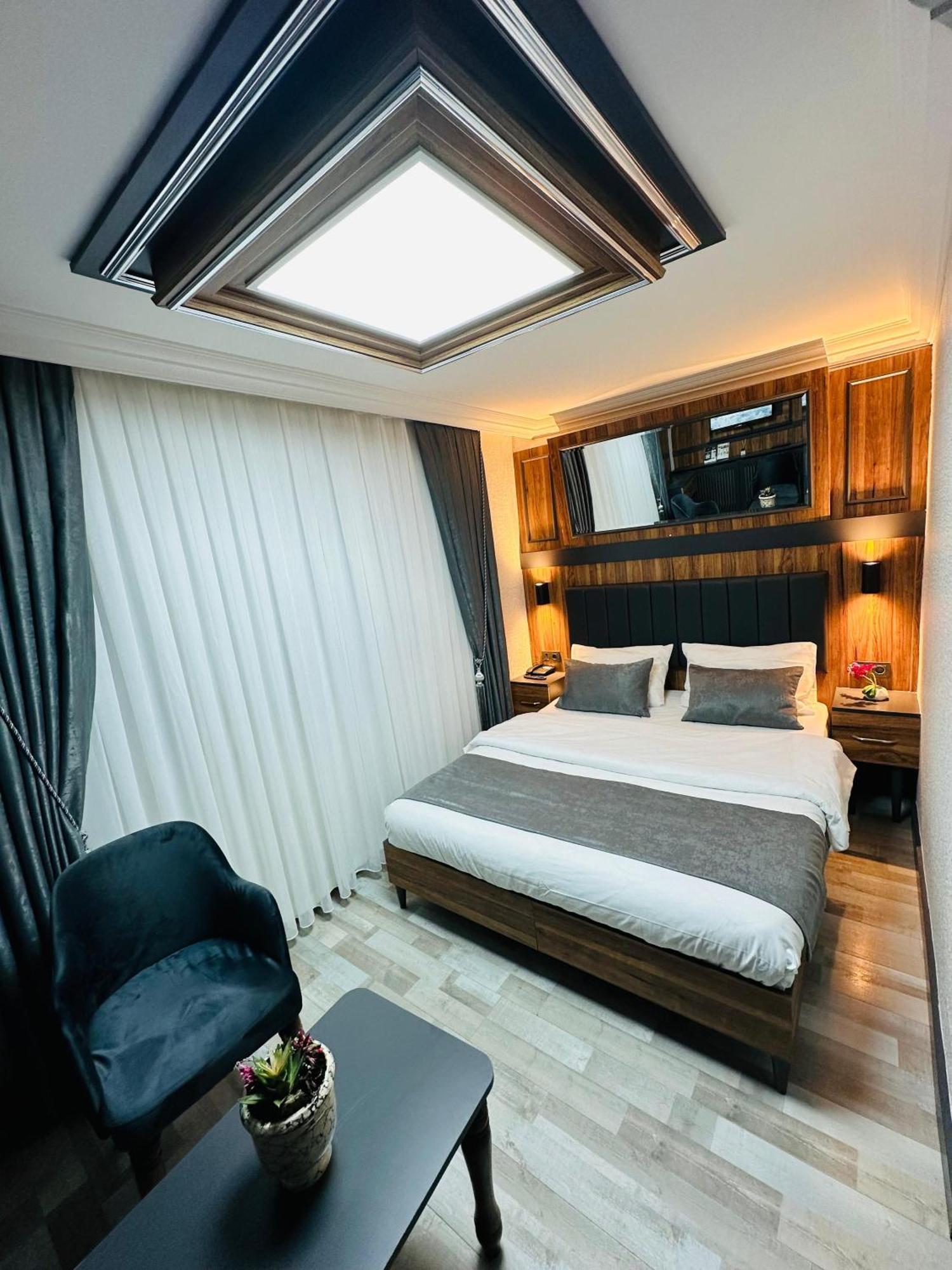 Taksim La Serena Hotels Istanbul Bagian luar foto