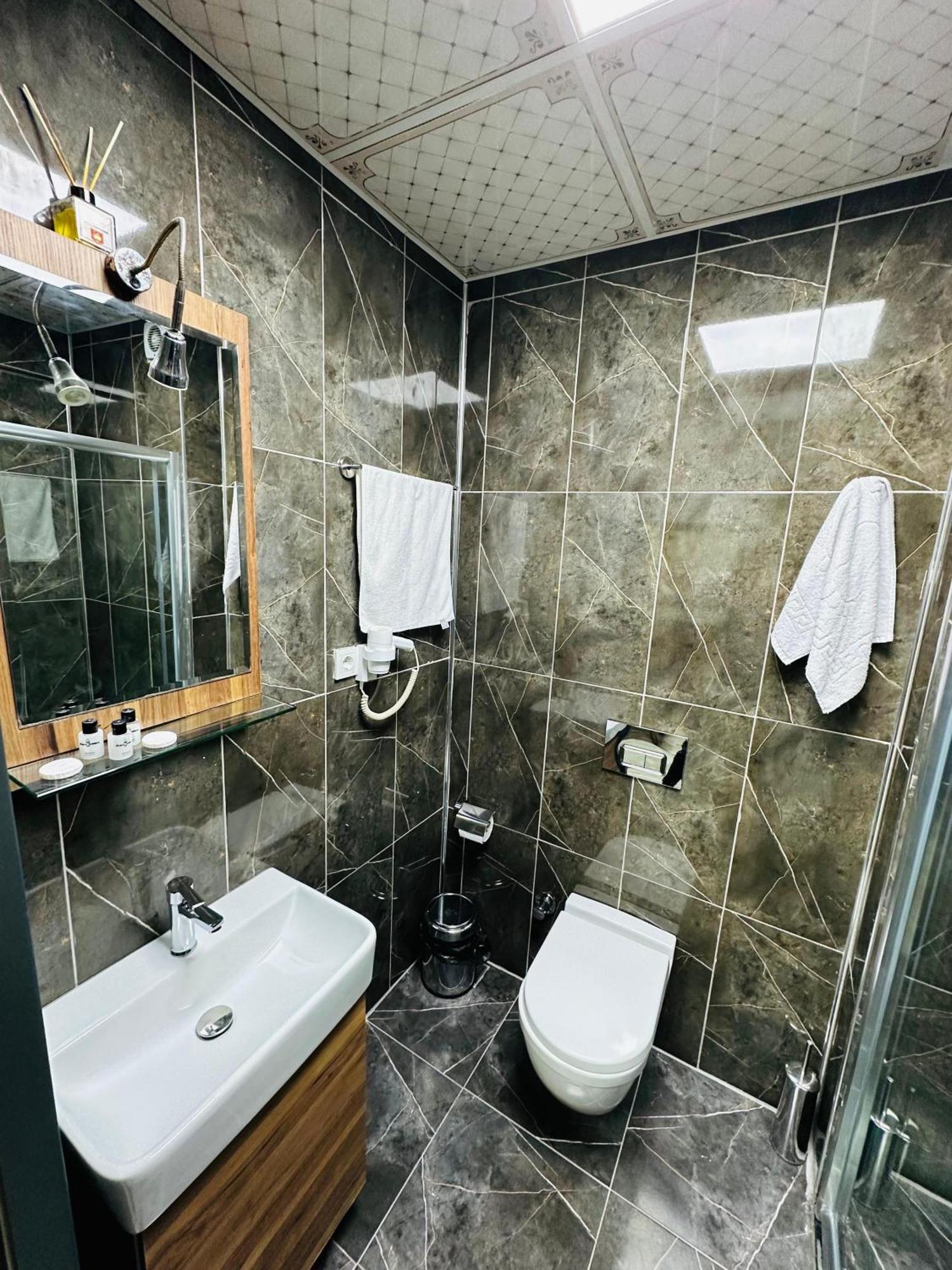 Taksim La Serena Hotels Istanbul Bagian luar foto