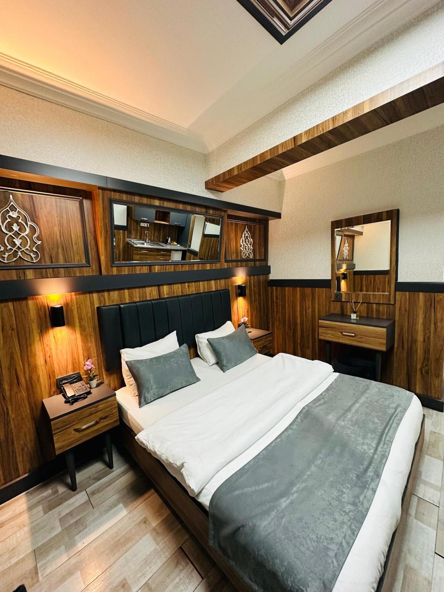 Taksim La Serena Hotels Istanbul Bagian luar foto
