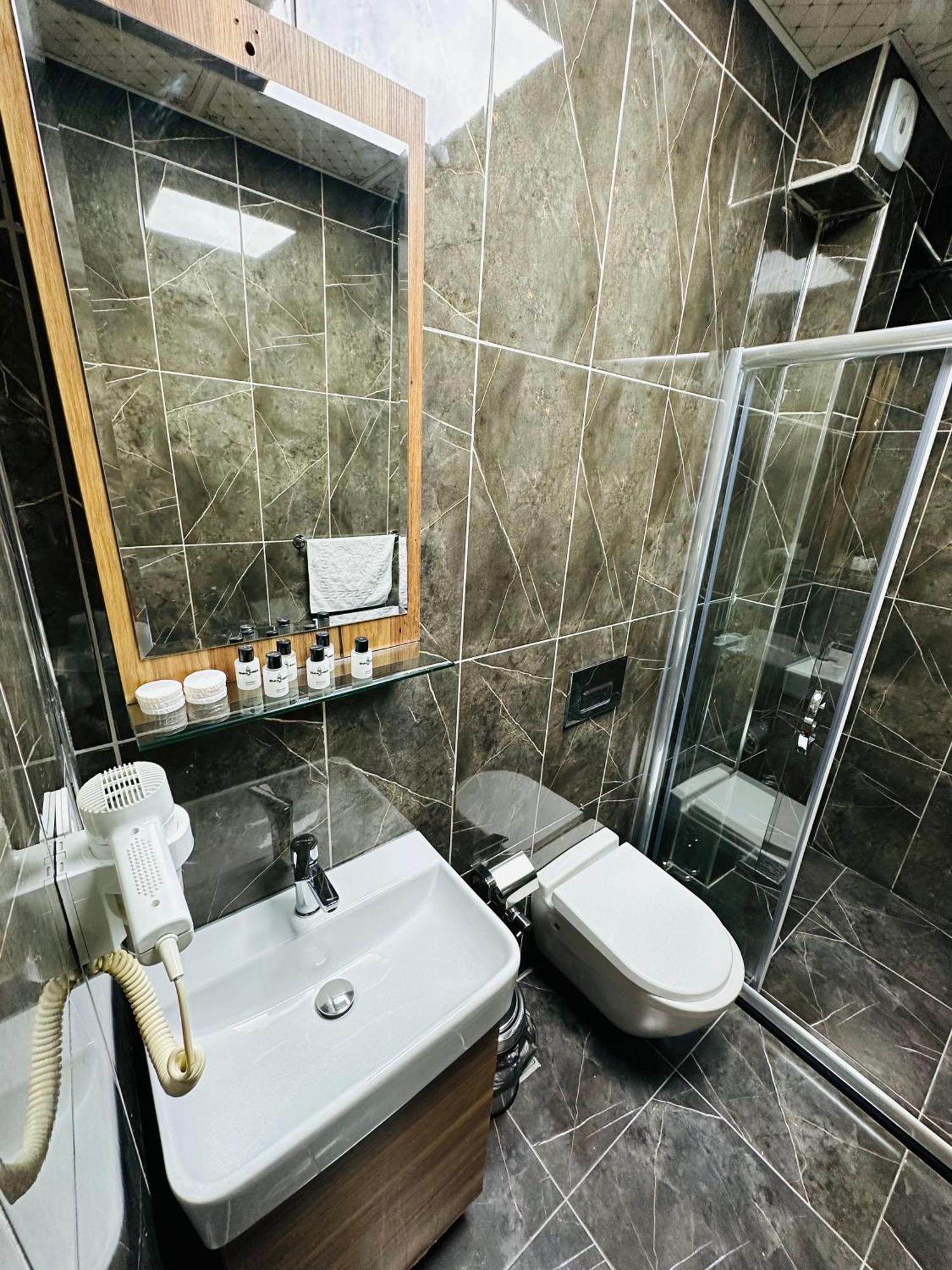 Taksim La Serena Hotels Istanbul Bagian luar foto
