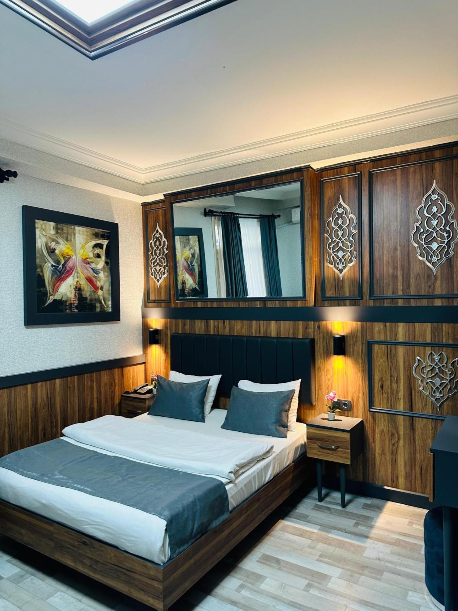 Taksim La Serena Hotels Istanbul Bagian luar foto