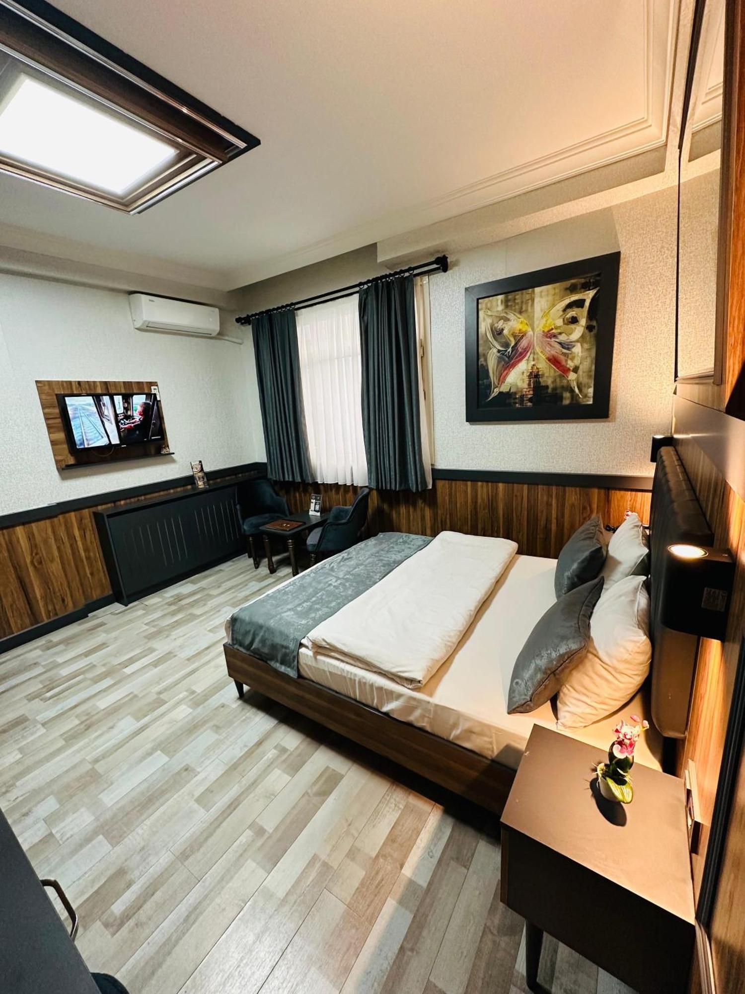 Taksim La Serena Hotels Istanbul Bagian luar foto