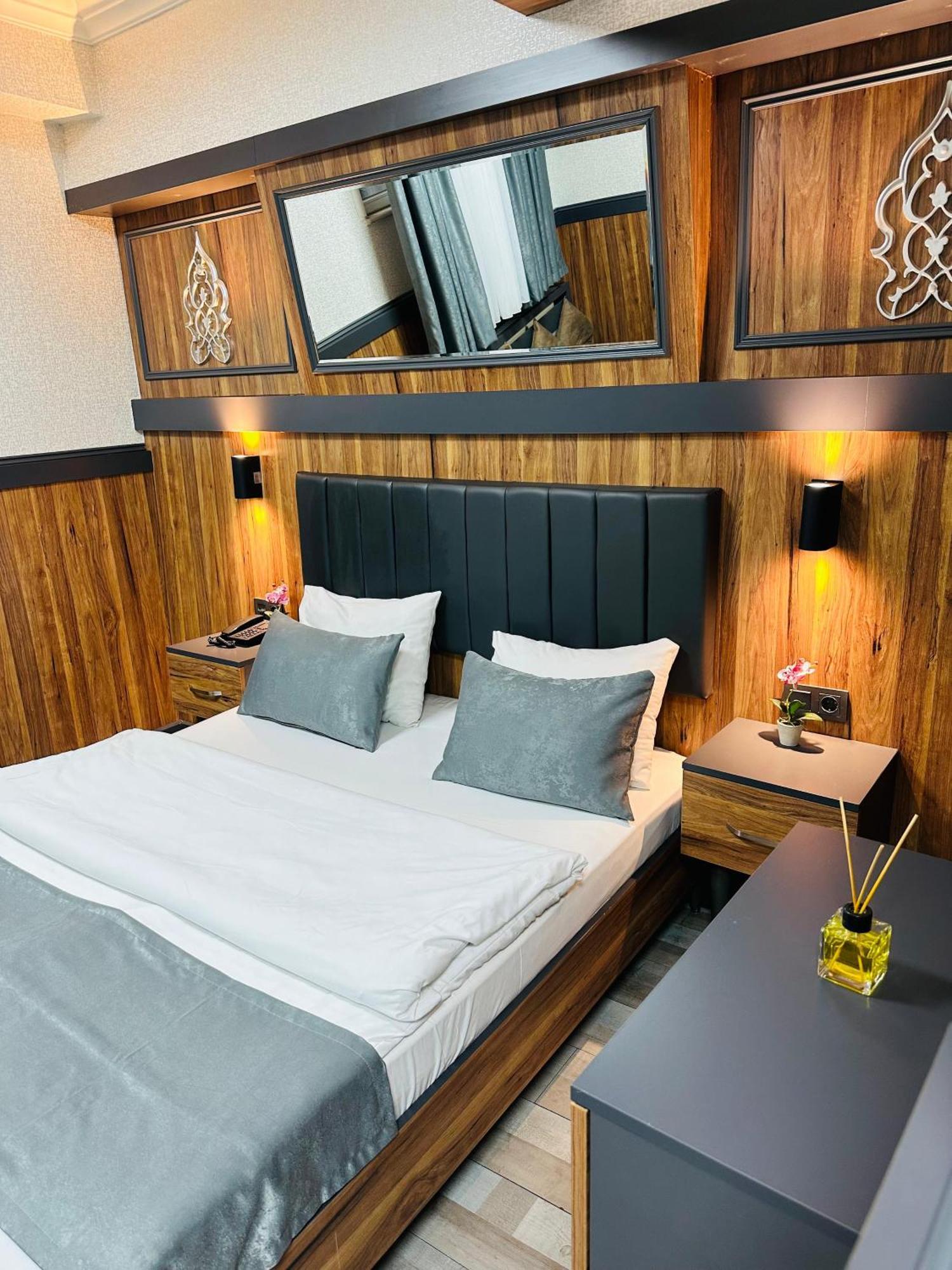 Taksim La Serena Hotels Istanbul Bagian luar foto