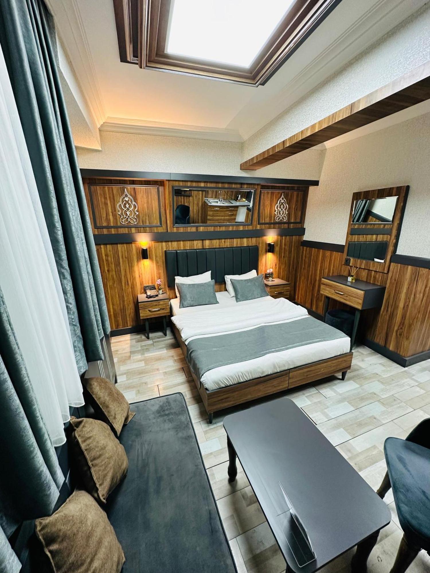 Taksim La Serena Hotels Istanbul Bagian luar foto