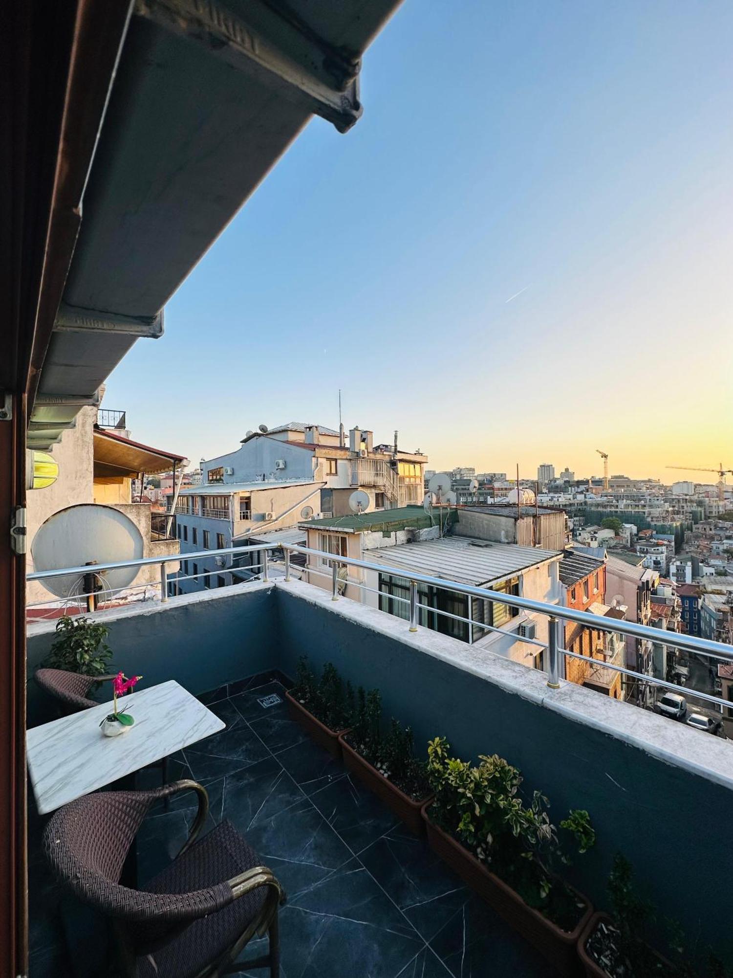 Taksim La Serena Hotels Istanbul Bagian luar foto
